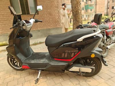 T11 Eveon Electric Scooty – 10/10 Condition | 2100 KM Driven