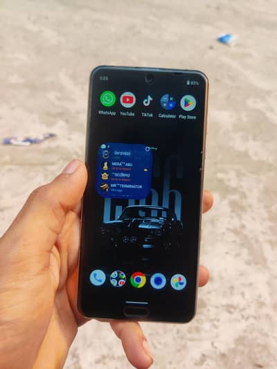 Sharp Aquos R3