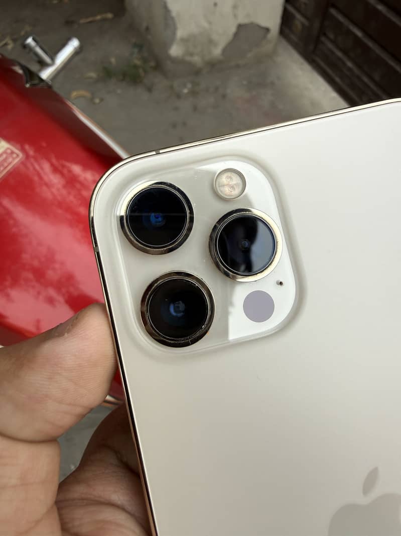 iPhone 12 Pro Max 1