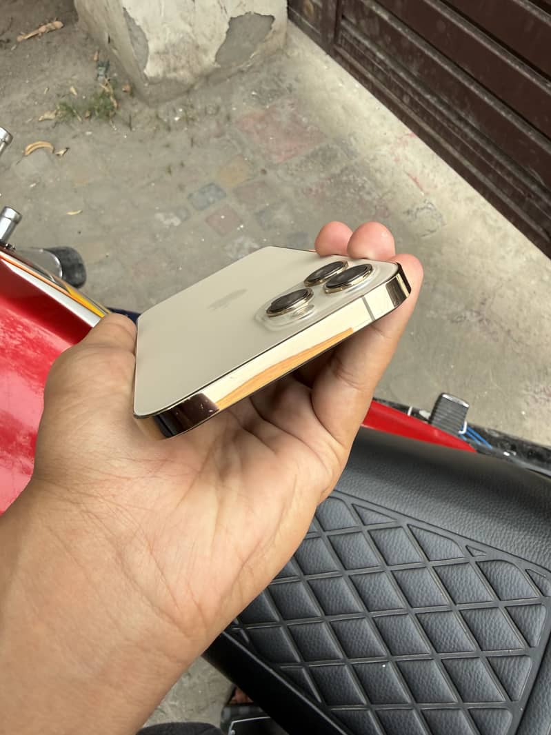 iPhone 12 Pro Max 5