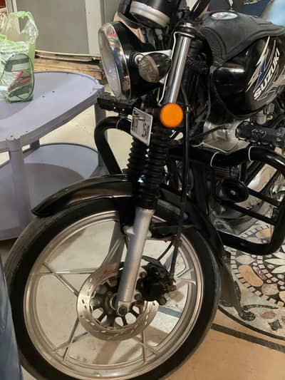Suzuki 150 2022 model nut 2 nut geniun look like new only 27k km run