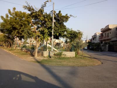 10 Marla Best Location Near park,mosque,market and main road Plot For Sale
