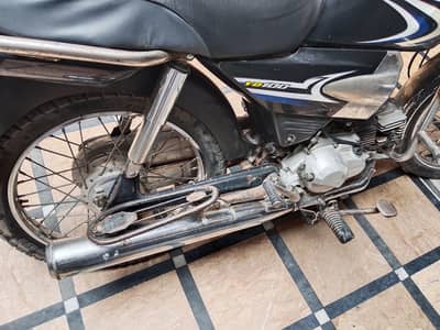 Yamaha 100 Junoon