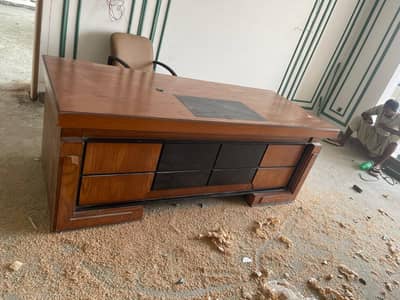 Executive table minor use Urgent Sale !
