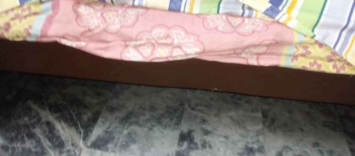 Single bed 0