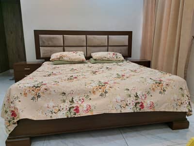 bed set with dressing table