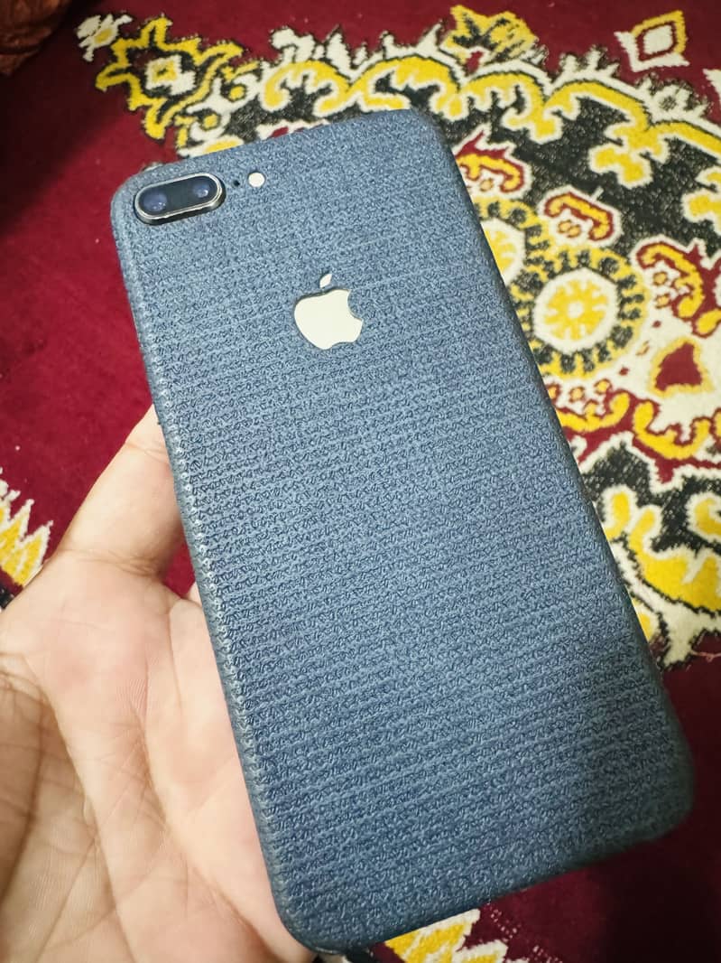 iPhone 8+ 3