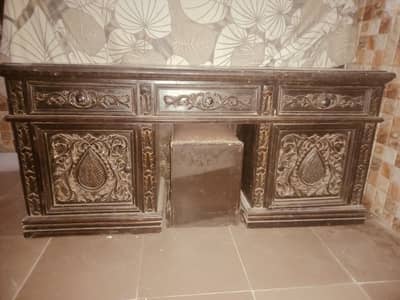 Chaniot bed and dressing tabl urgentl sale