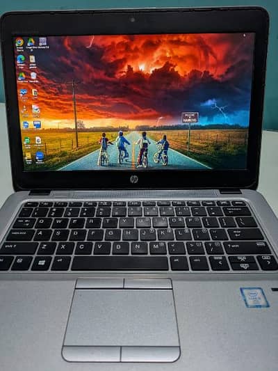 Hp Elite book 820 G3 i5 | 8 gb RAM | 585 gb storage