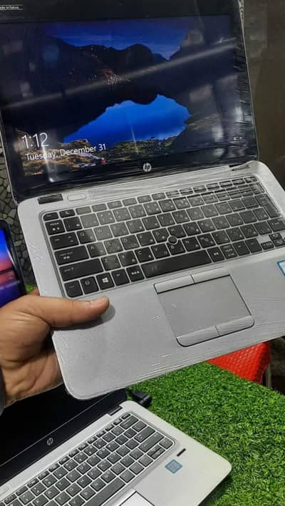 Hp elite book 820 G3 4gb ram 128ssd original charger 1080 display