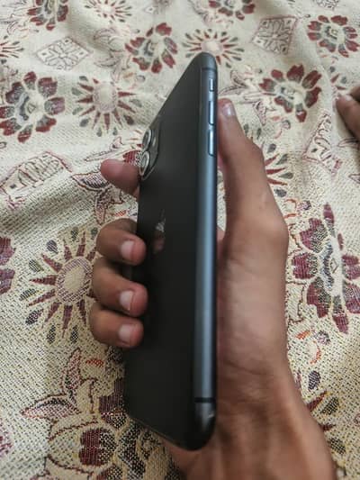 Iphone 11 jv 64 gb 82% battery health