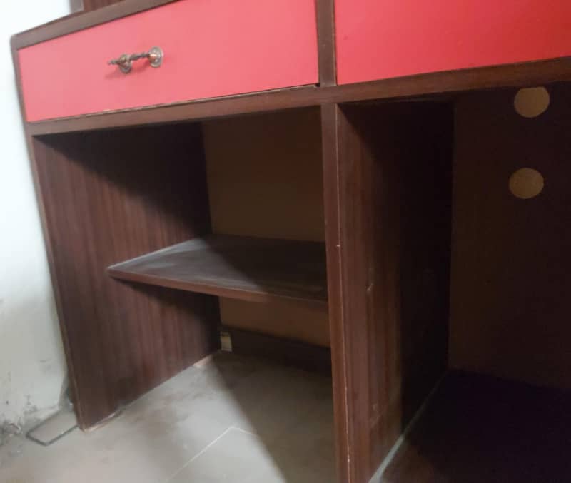 Multi-Purpose Computer Workstation / Study Table With Ample Storage 7