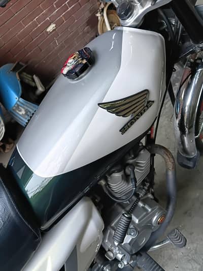 Honda cg 125 fuel tank with side covers(tanki tappay)
