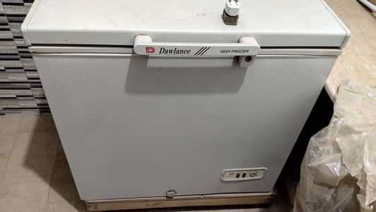 deep freezer for sale in ver excellent condition Dawlance DF 300 urgen
