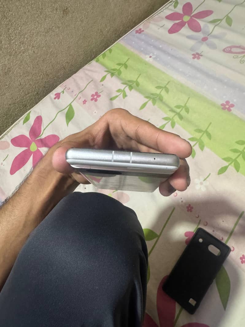 Google Pixel 7A 3