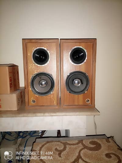 Speaker with special dabbay