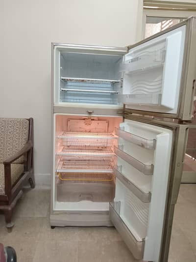 Dawlance Refrigerator 12 Cubic Feet – Good Condition