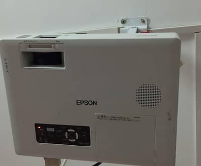 Epson Projector with complete accessories