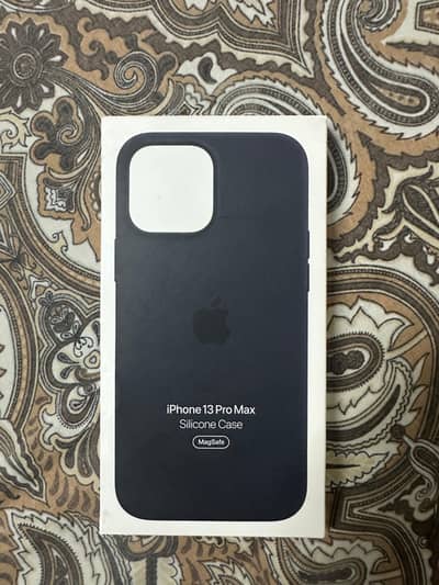 13 pro max silicone case (midnight color)