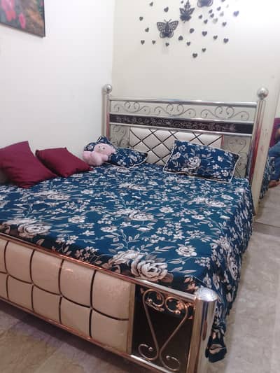 Queen size Bed 5/6 with Mattress