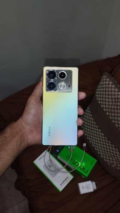 saste paisoo me acha phone
