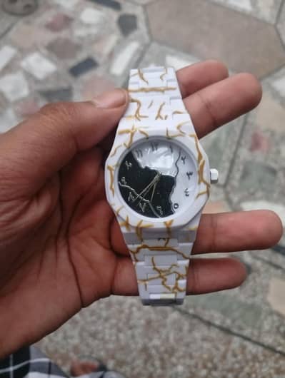 Arabic Aura Watch With White and Golden Finishing