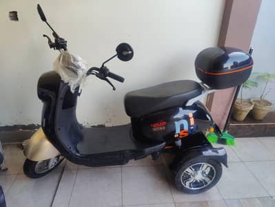 ev nisa 3 wheeler scotter