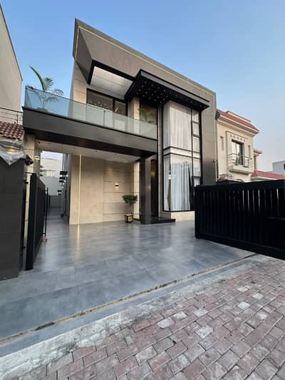 10 Marla Brand New Beautiful Luxury House For Sale in Bahria Town Lahore