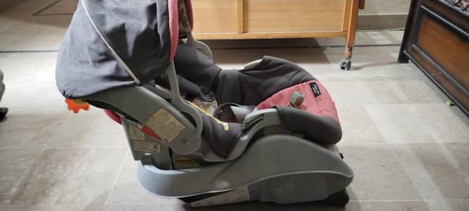Imported 2-in-1 baby car seat & Carrier/From graco/Almost new