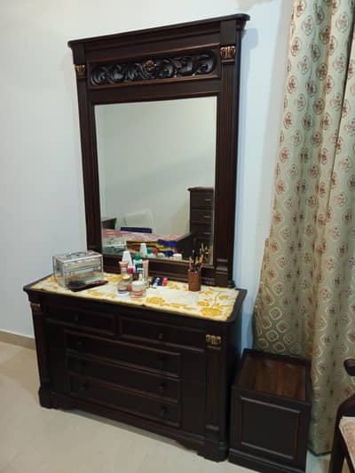 Huge Dressing Table for sale in Good condition