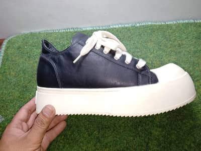 branded original shoes size UK 8 number