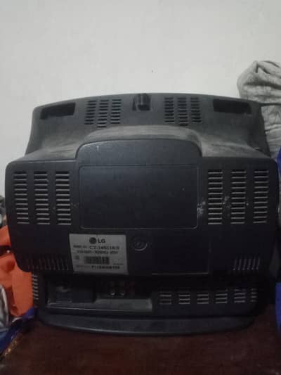 one LG tv , it's good condition all is ok,