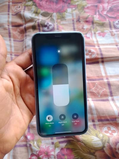I phone XR condition 10 /10 64 gb
