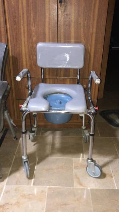 Comode chair