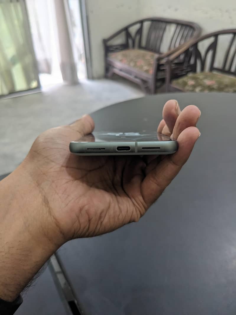 Google pixel 8 5