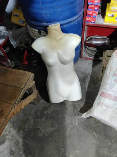 dimi statue for clothes hanging