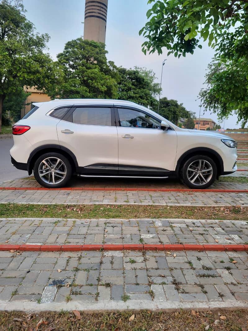 MG HS 10