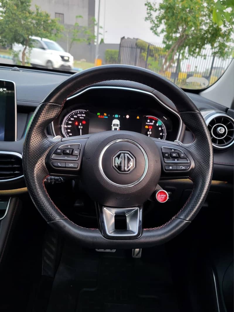 MG HS 13