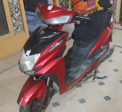 Electric scooty electrix Cygnus zr