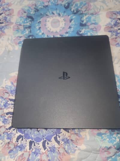 PlayStation 4 Slim 1TB 1TB + Original Controller & Cables.
