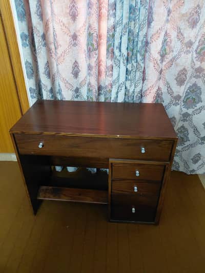 study table on sale is available now