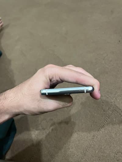 One hand use 8/128 Gb