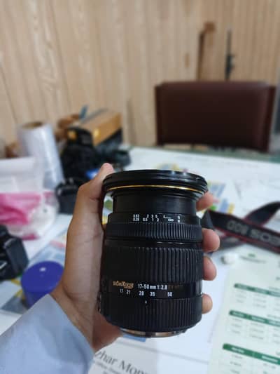 Sigma 17-50mm f/2.8 EX DC OS HSM (Canon Mount)