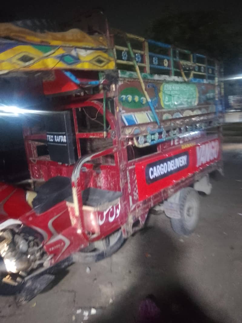 السلام علیکم لوڈر رکشہ ارڈینٹ سیل کے لیے ہیں اگر کسی کو چاہیے تو 7