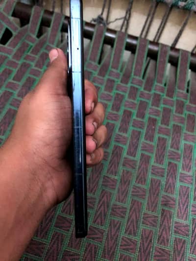 mobile all ok h lakin condition thori rough h 03268812512