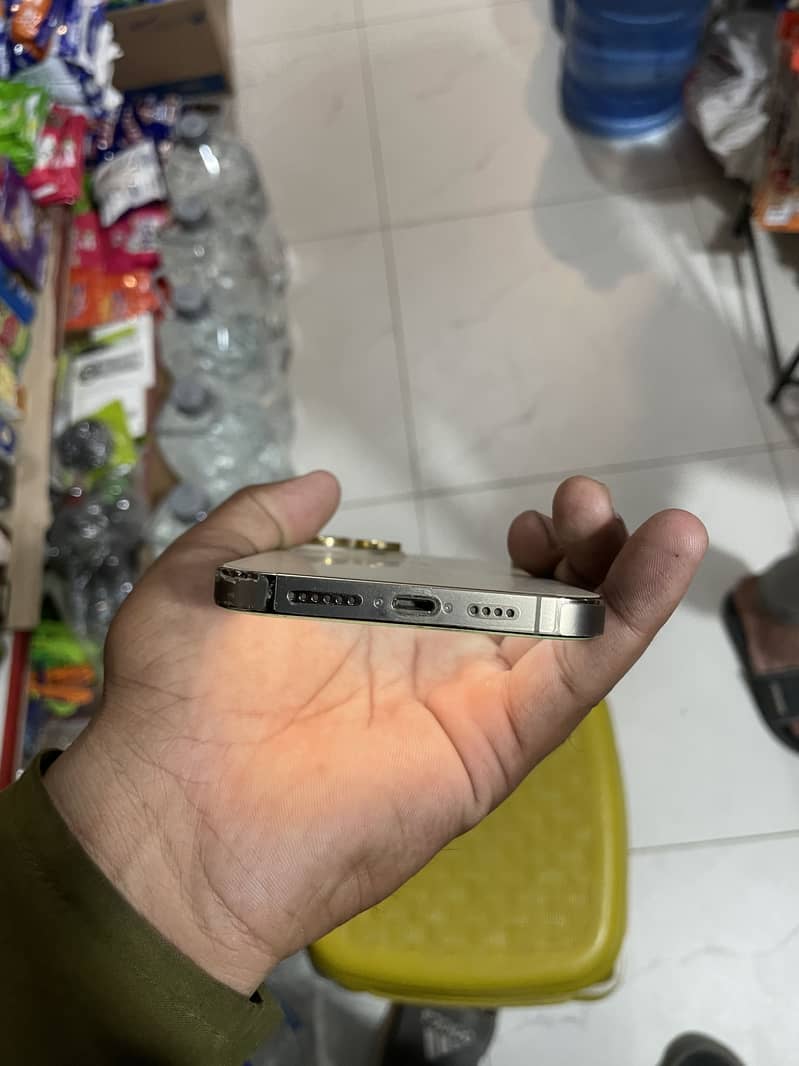Iphone 14 pro max 4