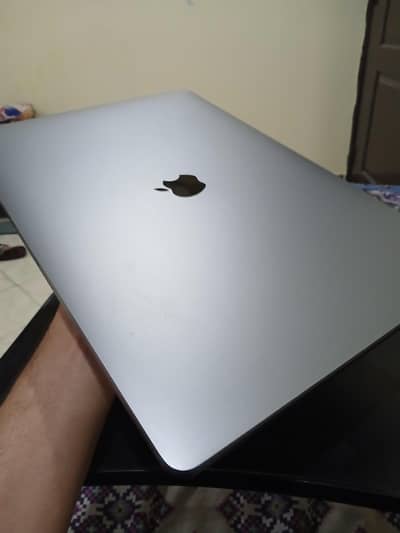 MacBook Pro 16-inch (2019) | Core i7 | 16GB RAM | 4GB AMD GPU
