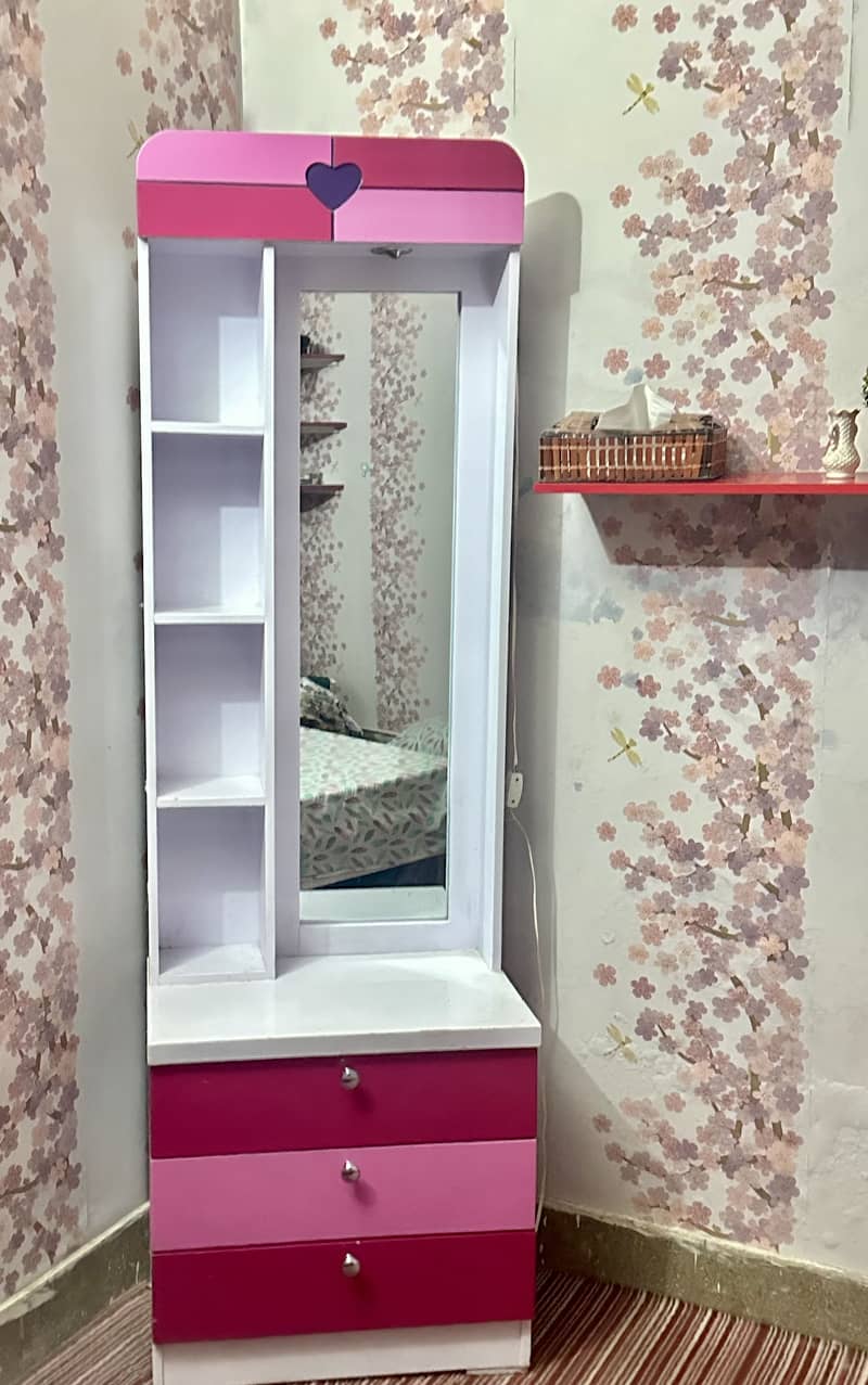Bed set and dressing table 1