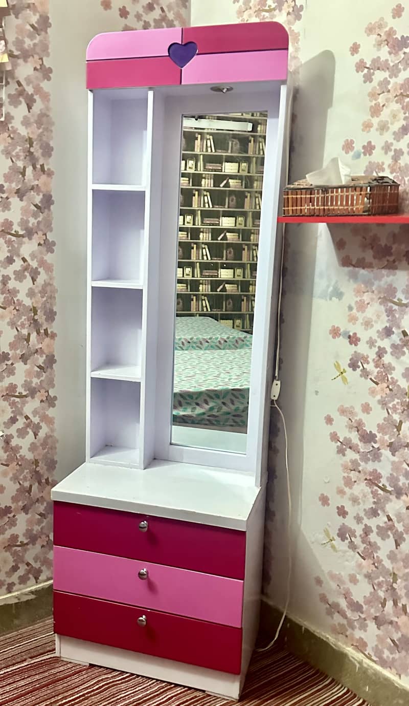Bed set and dressing table 2