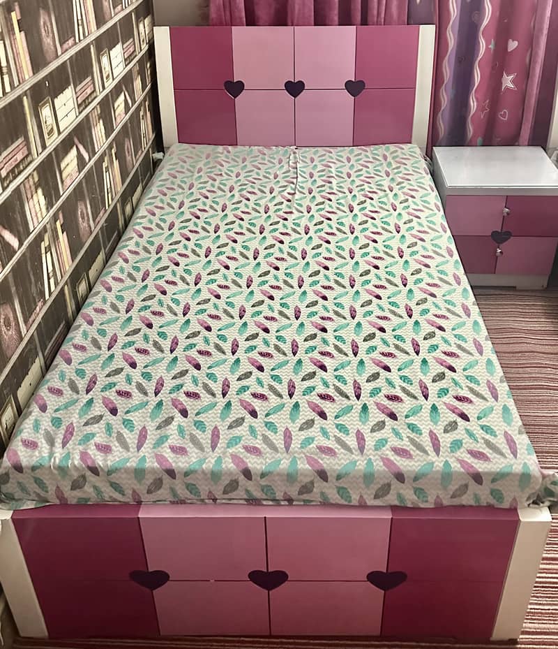 Bed set and dressing table 4
